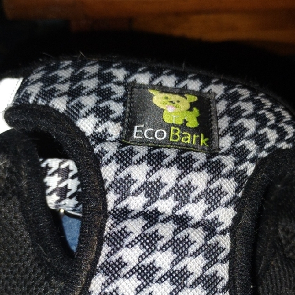 EcoBark Black and White Dog Harness. New Never Worn.